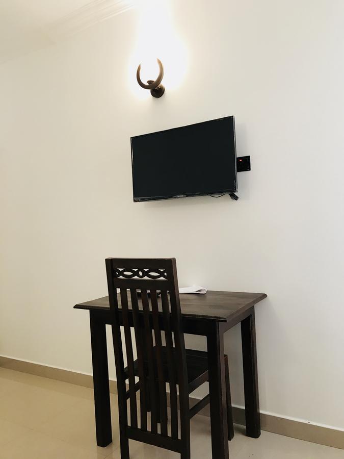 Royal White Tourist Rest Hotel อนุราธปุระ ภายนอก รูปภาพ
