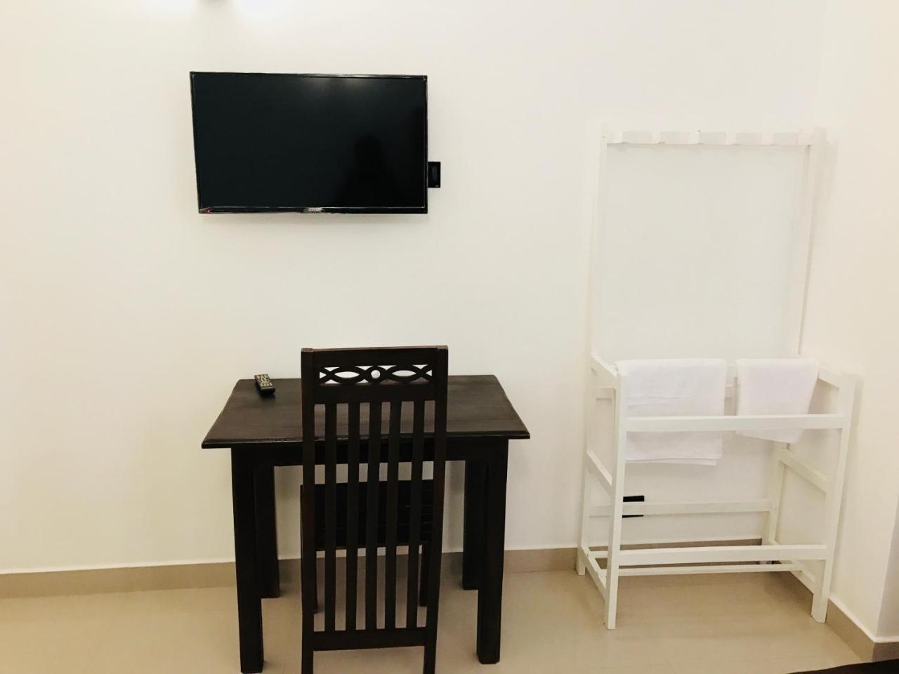 Royal White Tourist Rest Hotel อนุราธปุระ ภายนอก รูปภาพ