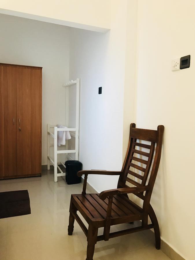 Royal White Tourist Rest Hotel อนุราธปุระ ภายนอก รูปภาพ