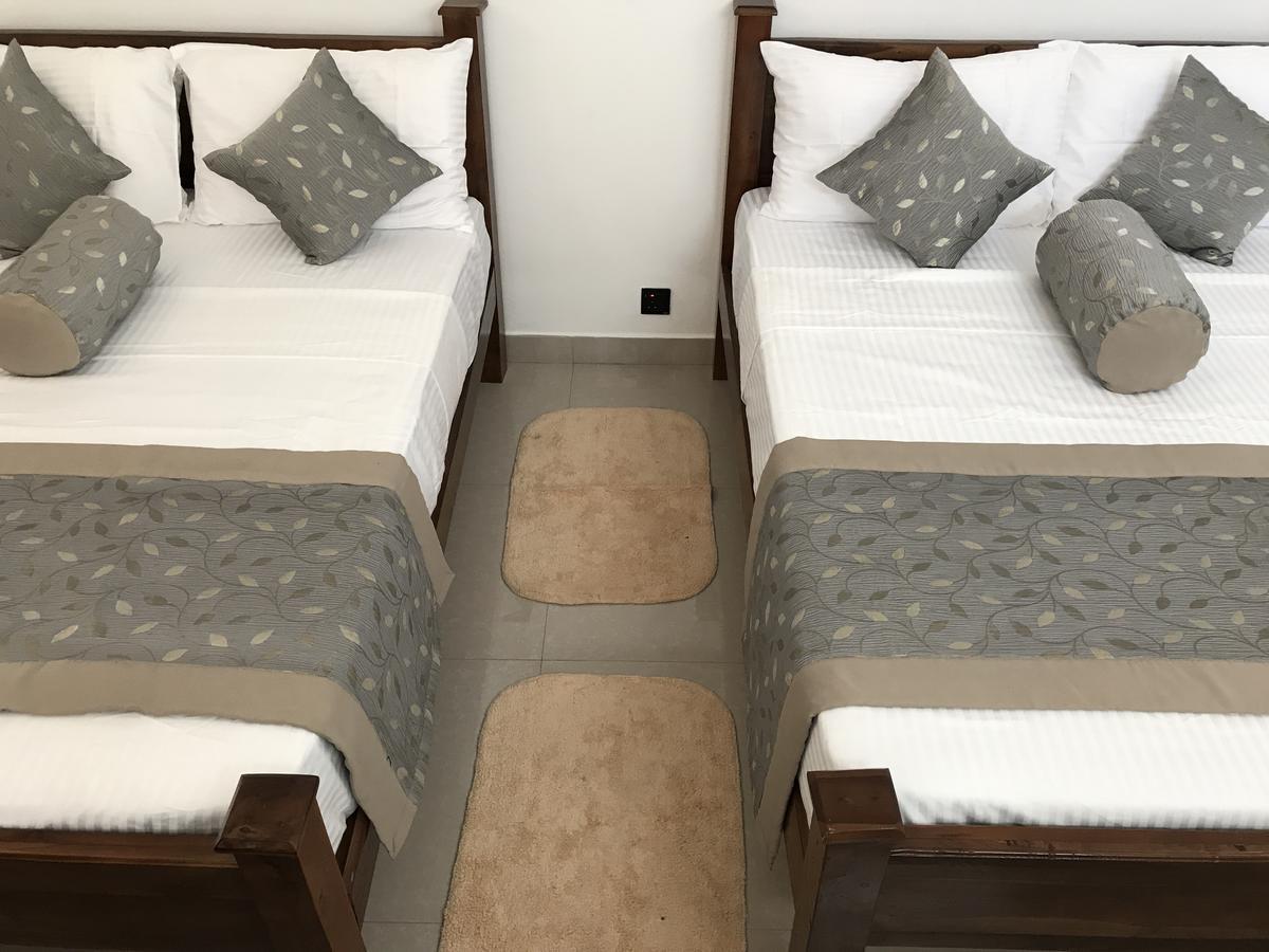 Royal White Tourist Rest Hotel อนุราธปุระ ภายนอก รูปภาพ