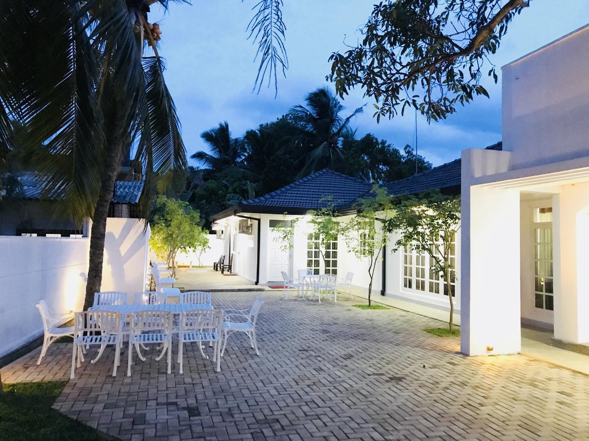 Royal White Tourist Rest Hotel อนุราธปุระ ภายนอก รูปภาพ