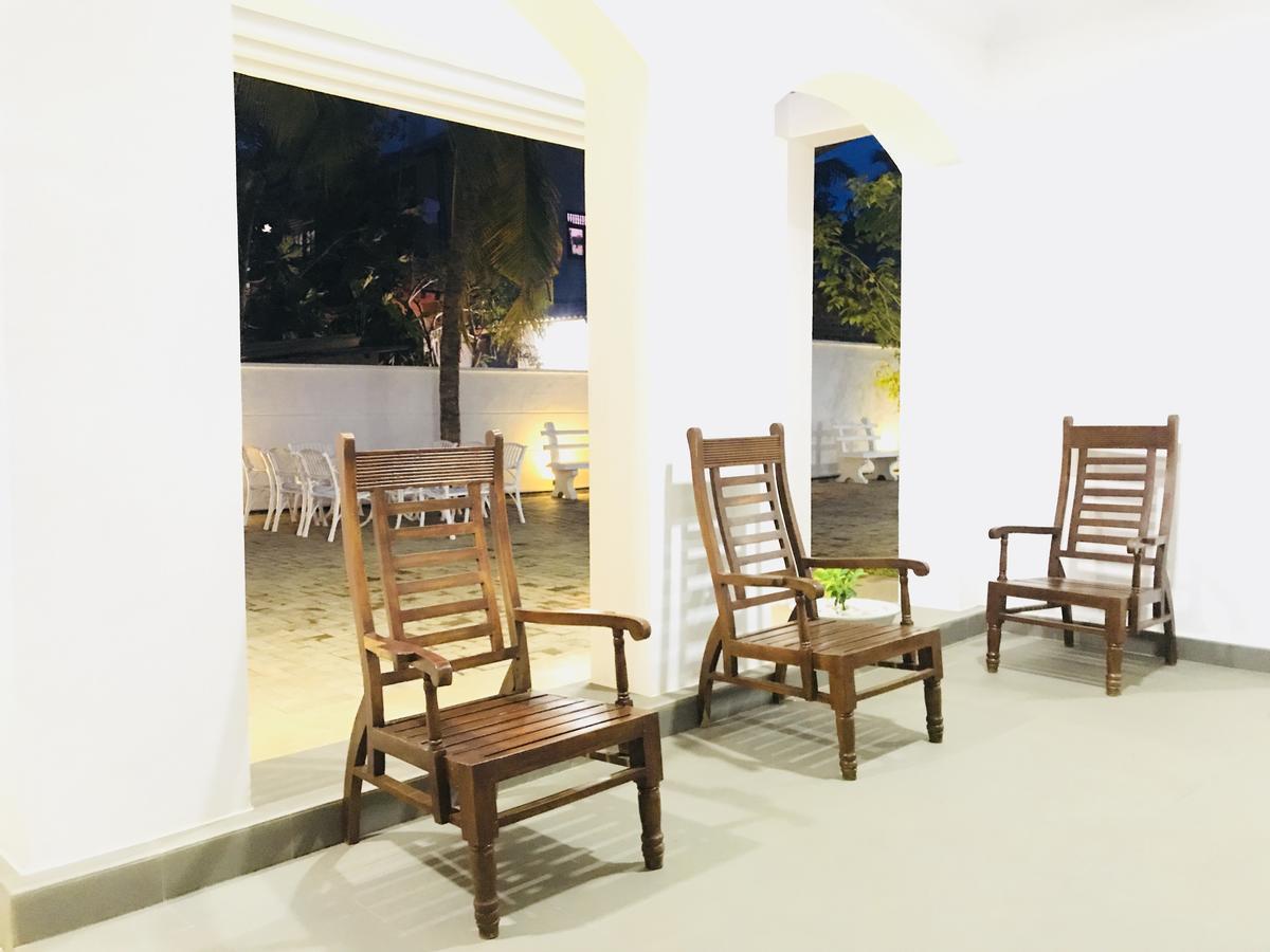 Royal White Tourist Rest Hotel อนุราธปุระ ภายนอก รูปภาพ