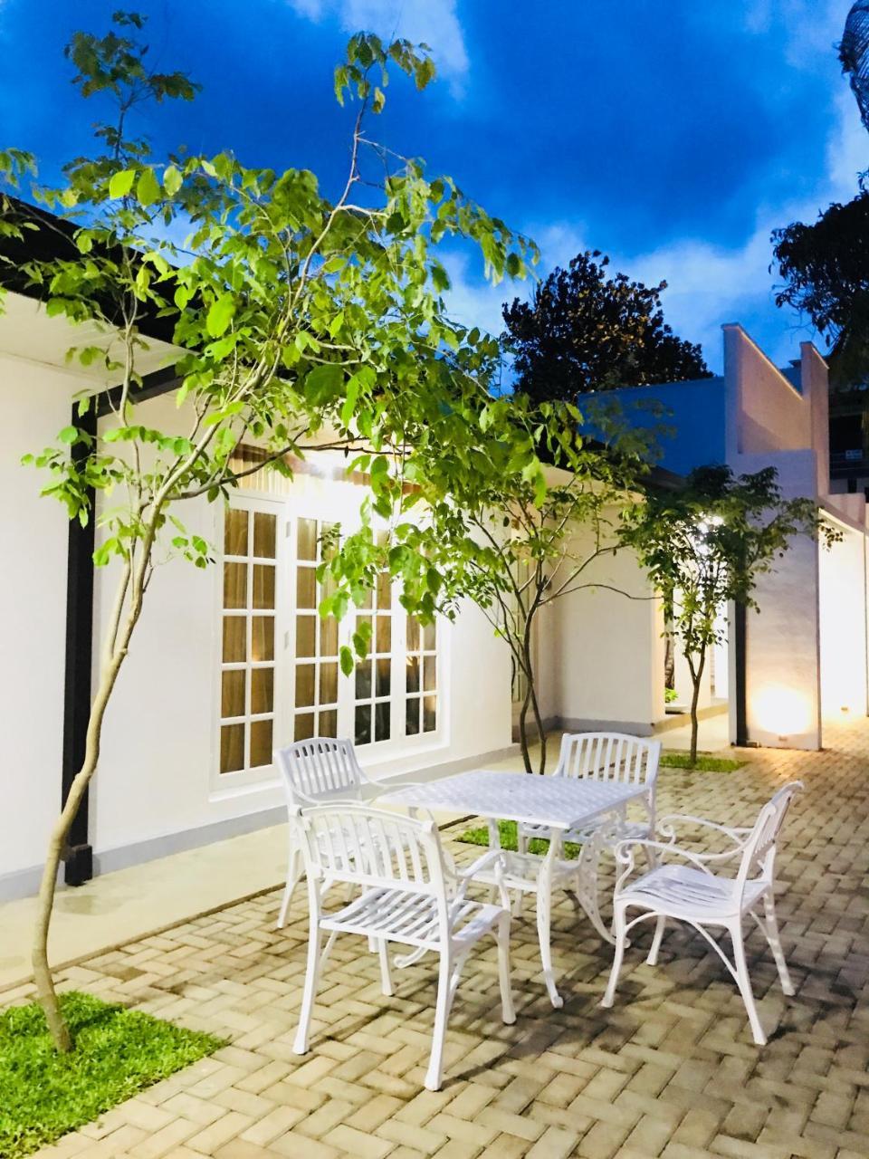 Royal White Tourist Rest Hotel อนุราธปุระ ภายนอก รูปภาพ