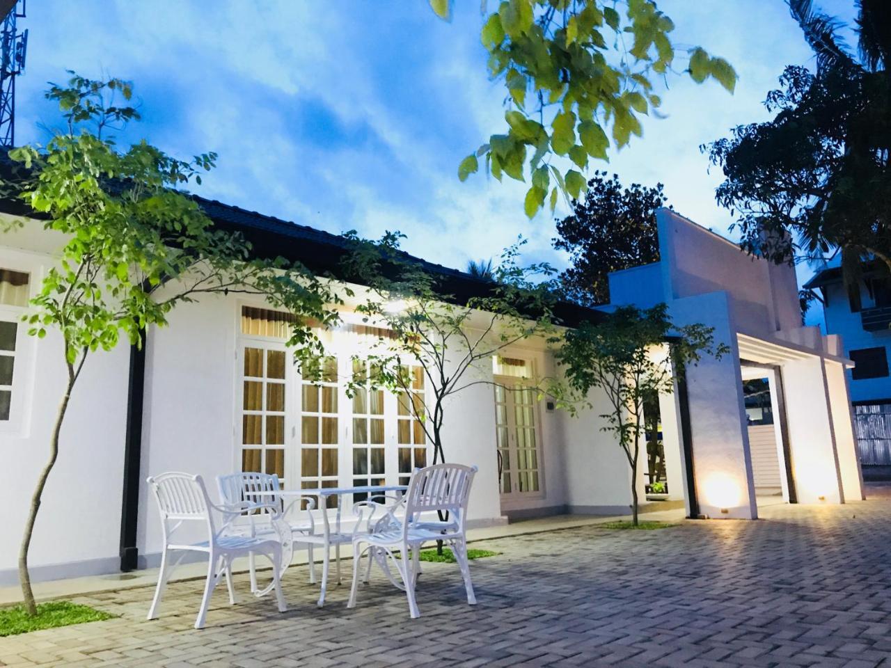 Royal White Tourist Rest Hotel อนุราธปุระ ภายนอก รูปภาพ